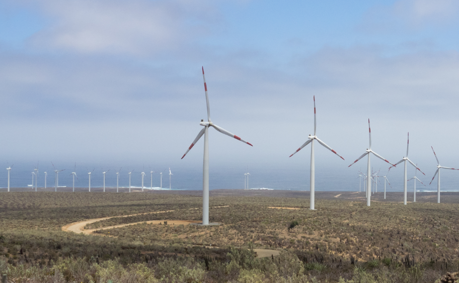 En este momento estás viendo Fin del dinero barato podría acarrear quiebras de generadores de energías renovables